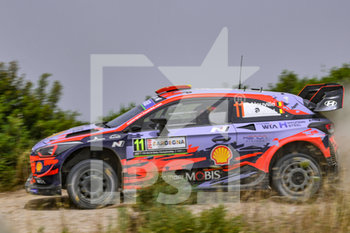 2019-06-14 - Thierry Neuville, su Hyundai i20 WRC plus al salto sulla Prova Speciale 5 - WRC - RALLY ITALIA SARDEGNA - DAY 02 - RALLY - MOTORS